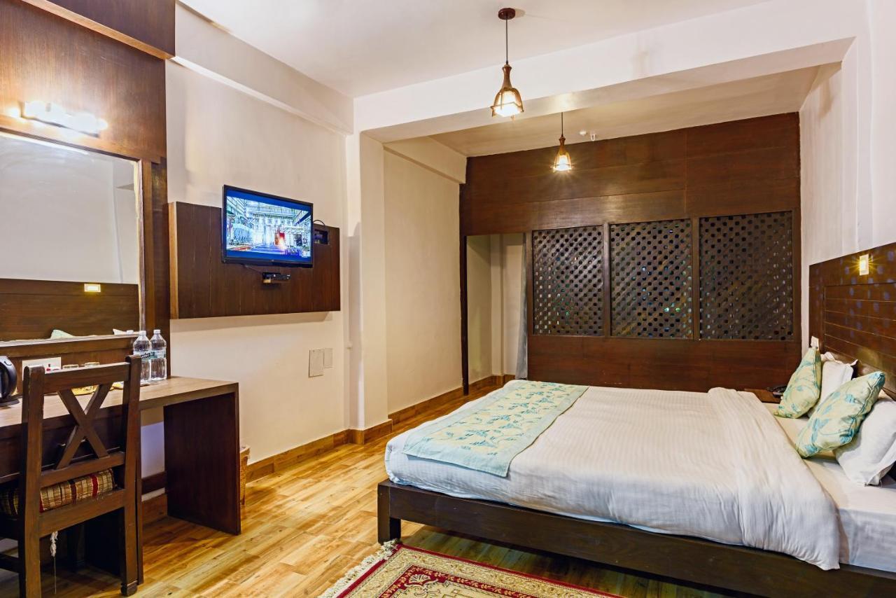 Hotel Jal Mahal Похара Екстериор снимка