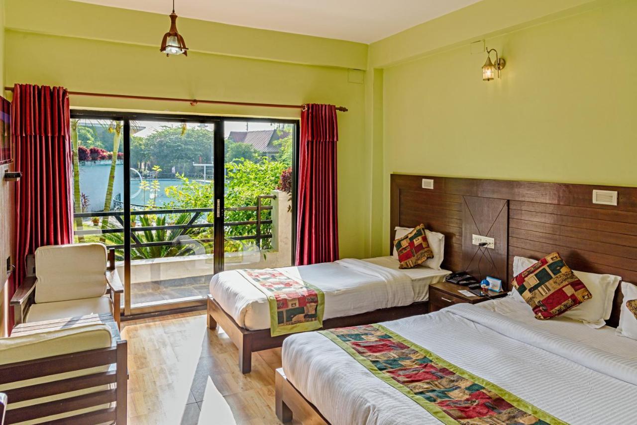 Hotel Jal Mahal Похара Екстериор снимка